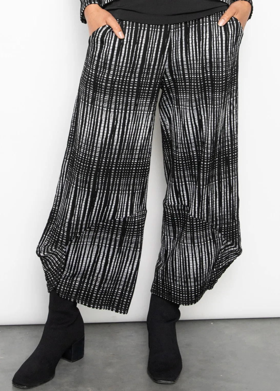 Contrast Print Lantern Pant - Black