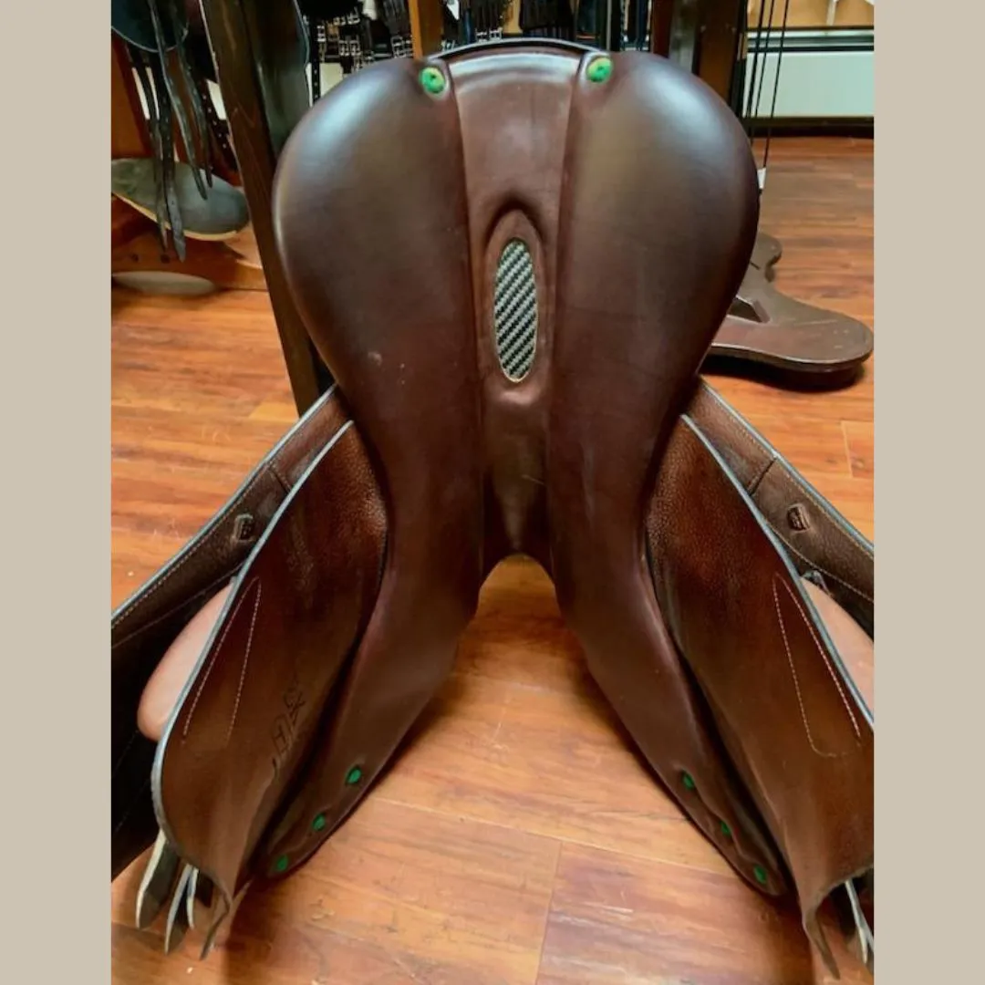 Equipe EK 26 Consignment Saddle - Size 18 / Med