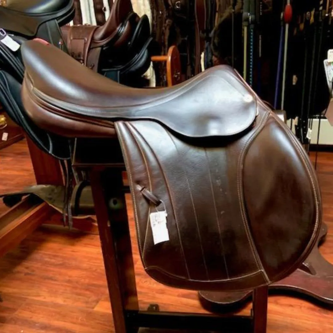 Equipe EK 26 Consignment Saddle - Size 18 / Med