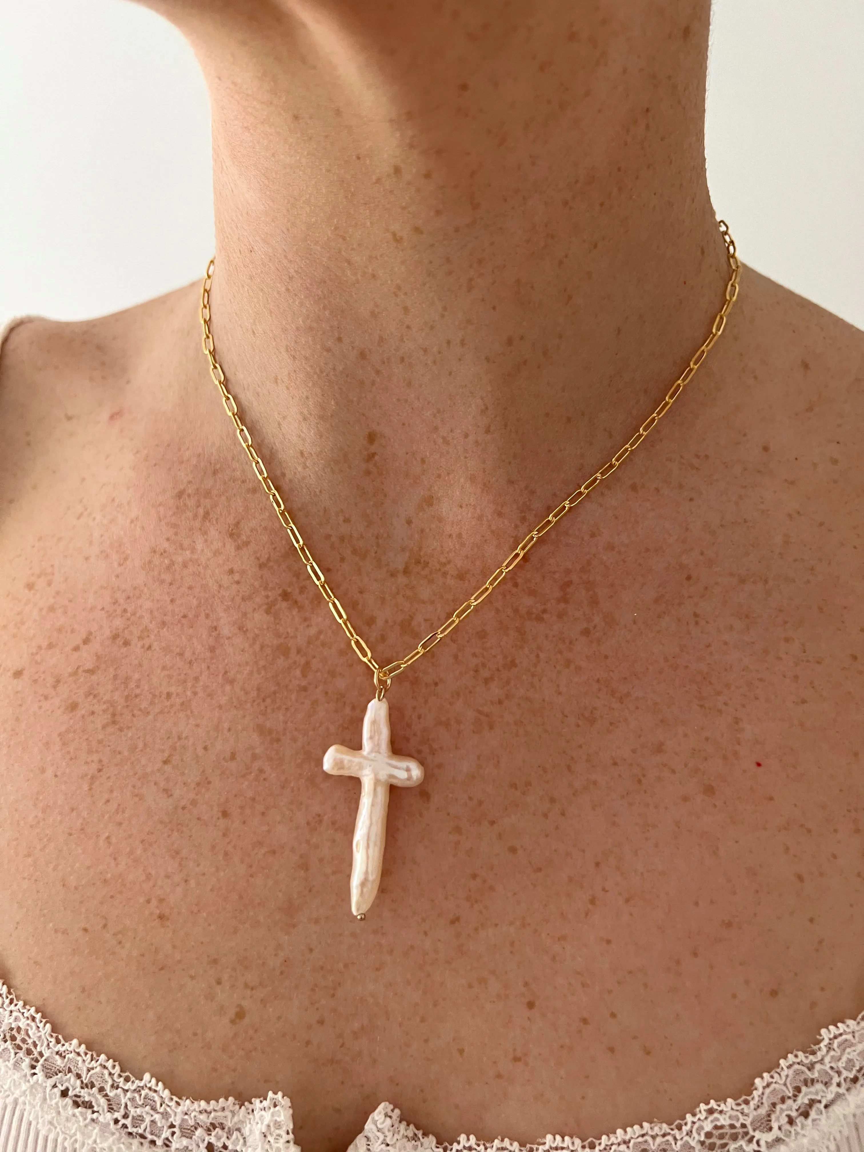 XL PEARL CROSS ON LINK NECKLACE